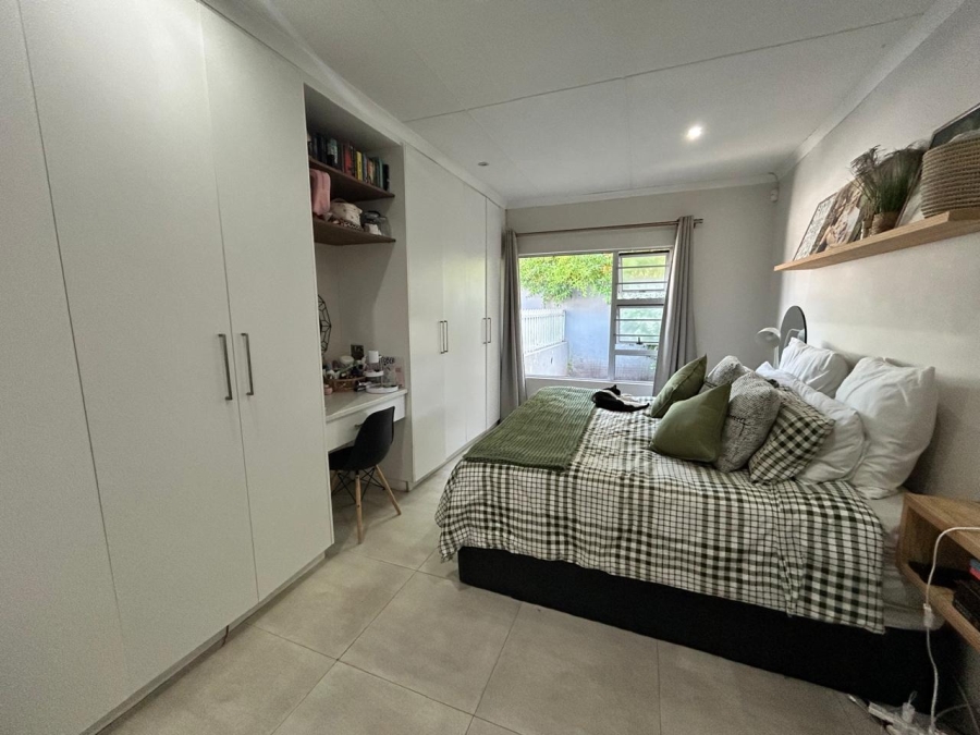 5 Bedroom Property for Sale in Sunrise On Sea Eastern Cape